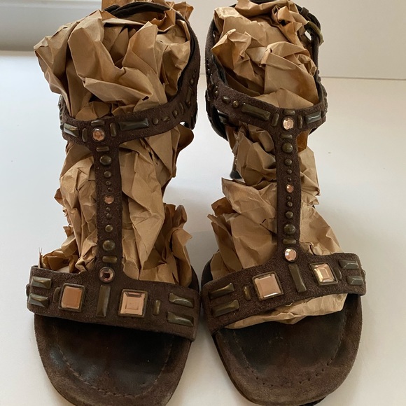 Miu Miu embellished T strap sandals. - Picture 5 of 6